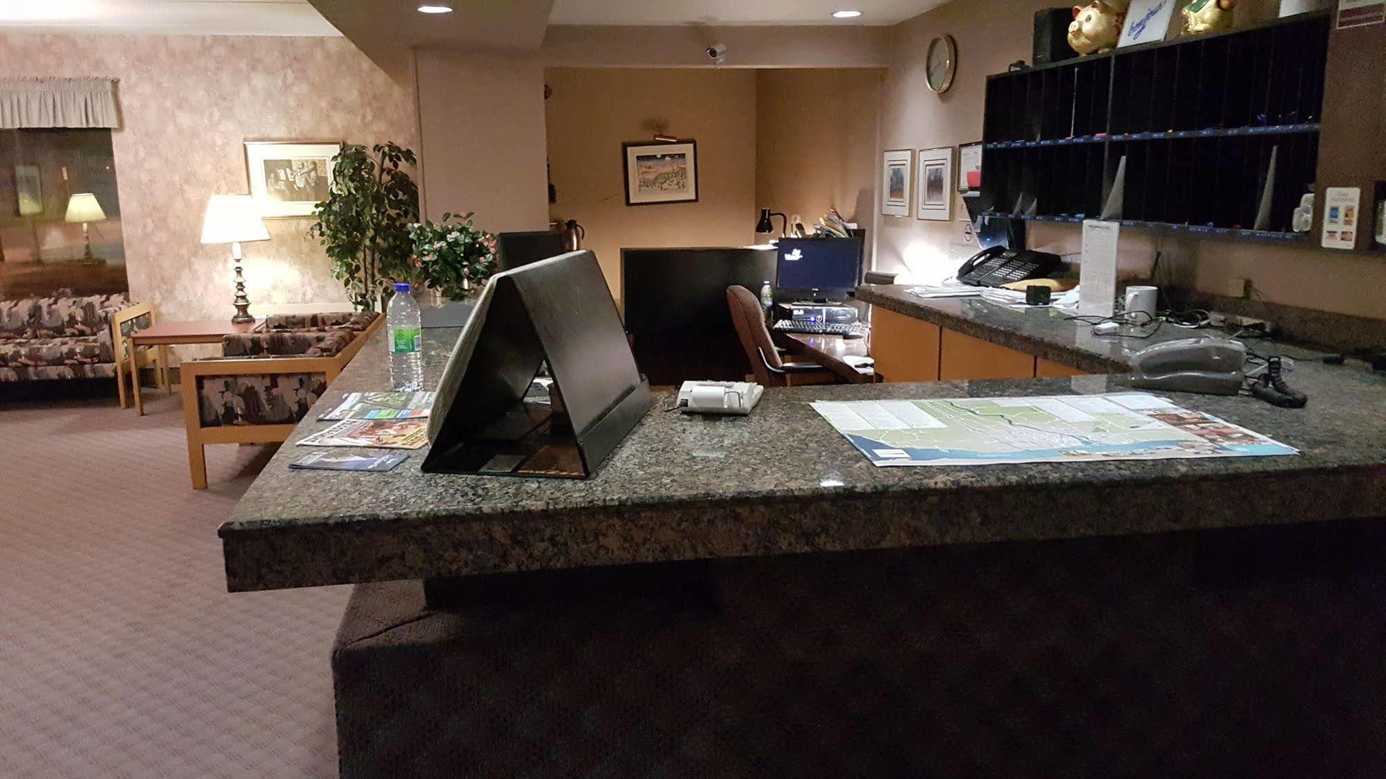 Hotel Motel Penn-Mass Trois-Rivières エクステリア 写真